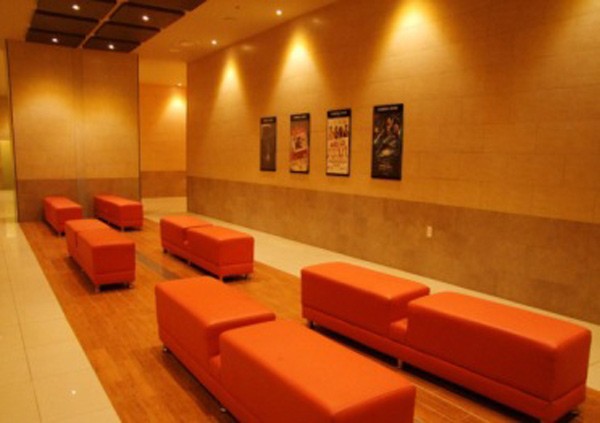 Lotte Cinema Landmark – Keangnam có nhiều kiểu phòng chờ khác nhau, rất đa dạng và bắt mắt thế này.